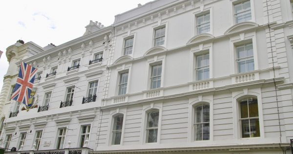 Easy-clean sash windows: Specifying sash windows without the maintenance compromise